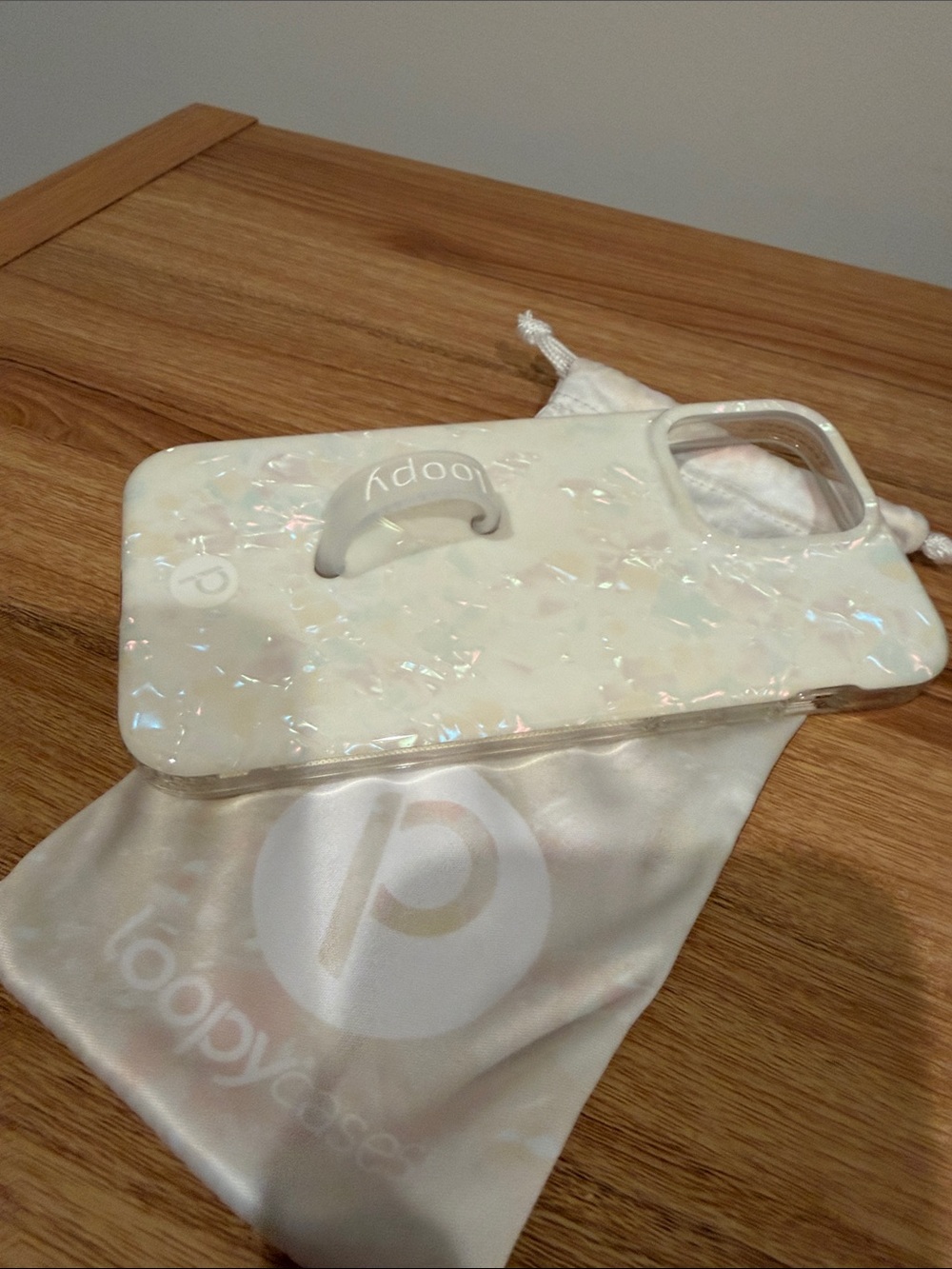 Loopy Case iPhone 15 ProMax Iridescent Pearl Phone Case Loop - White